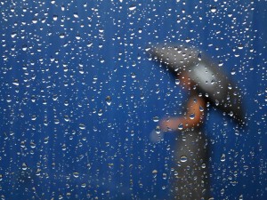 women-in-the-rain-38595